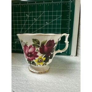 Royal‎ Albert Bone China Floral Tea Cup Vintage Gold Trim England
